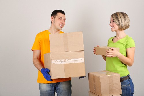 Organized moving tips with removal truck hire in Ealing